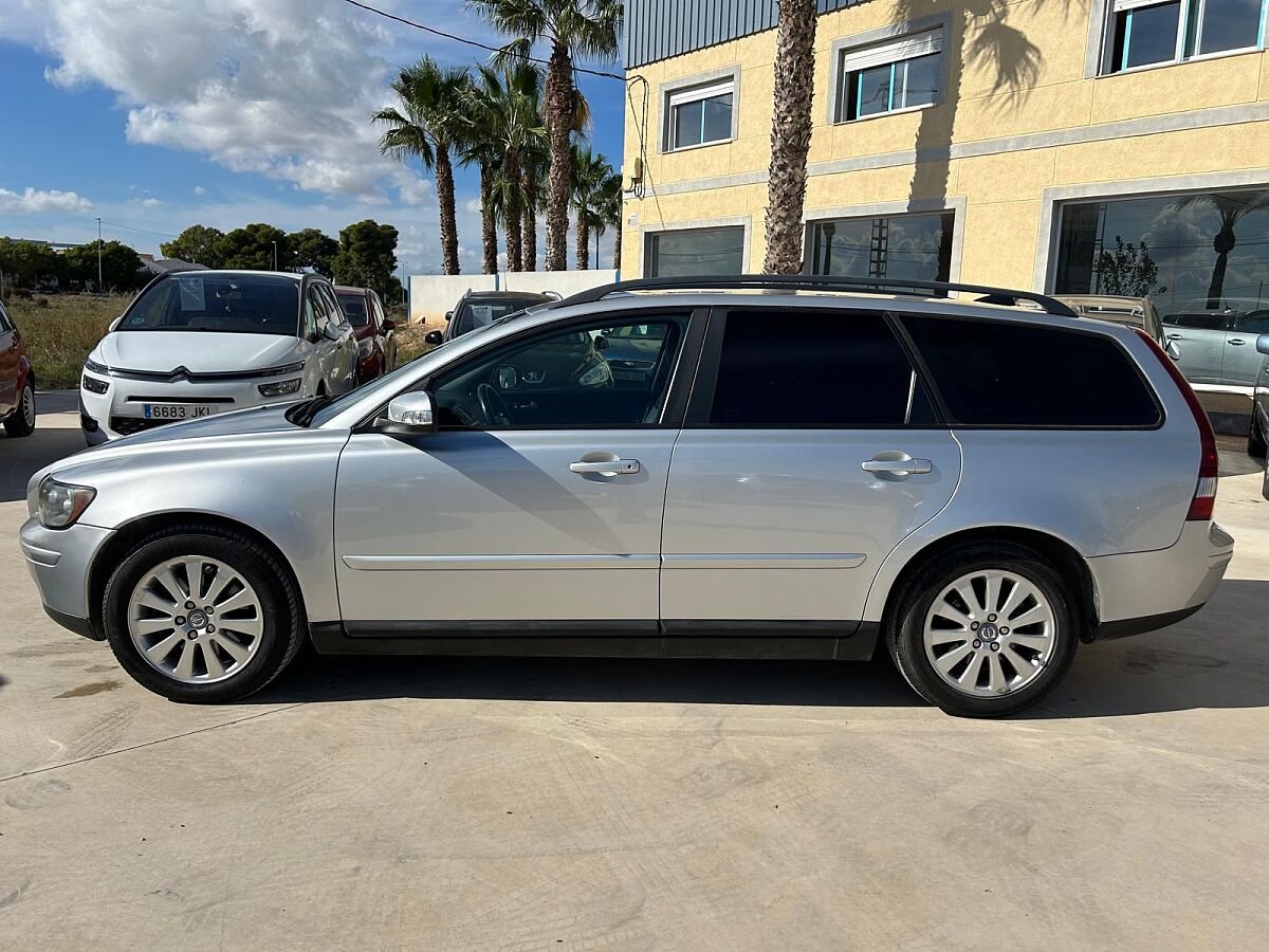 VOLVO V5 ESTATE 2.4 AUTO SPANISH LHD IN SPAIN ONLY 115000 MILES SUPERB 2007